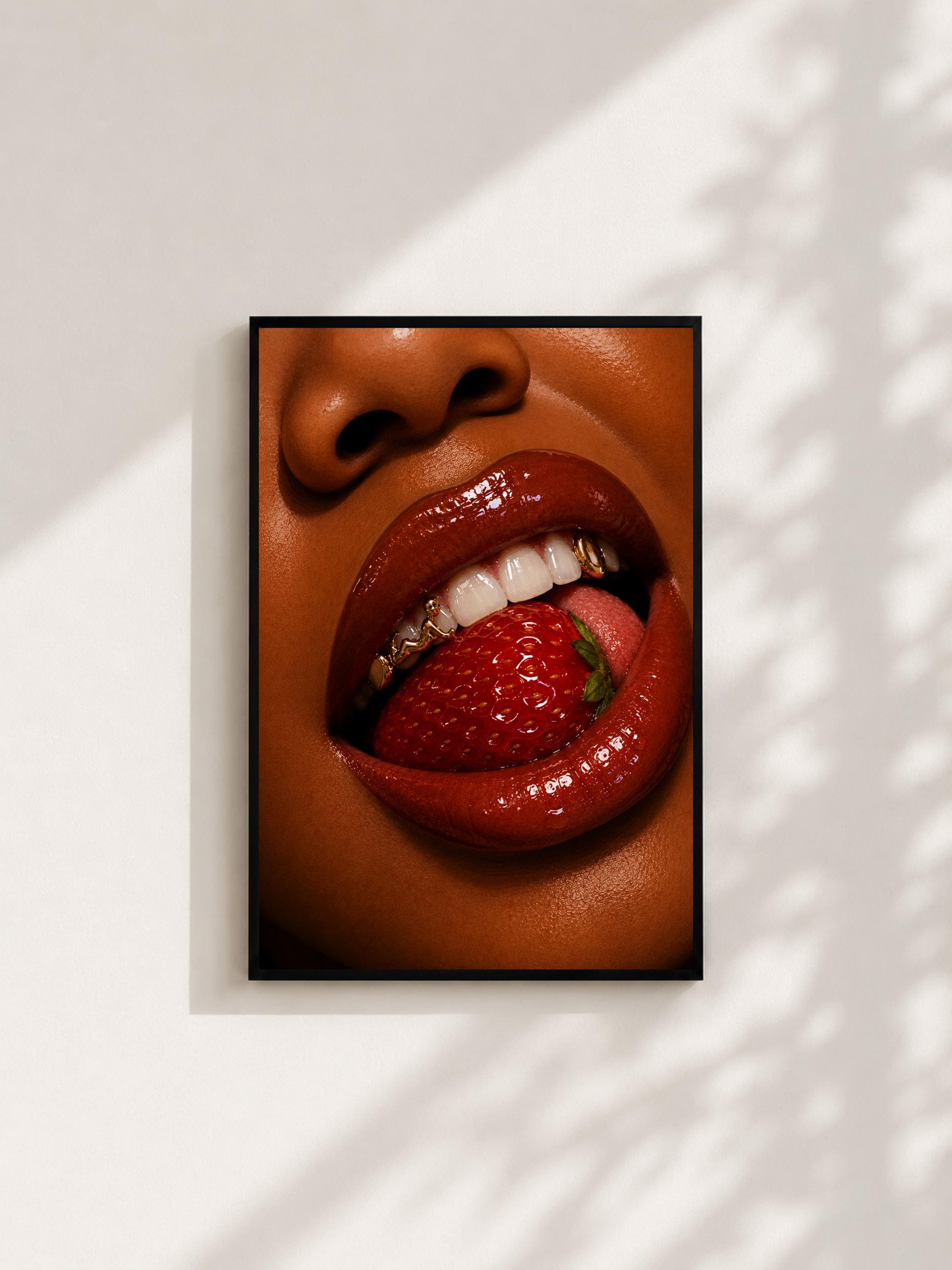 Wandbild - Strawberry Lips Grillz Wall Art Poster Frauen Femme Weiblichkeit Wanddeko Kunst für Wohnzimmer Schlafzimmer Modern Print Pop Art __etsy:8142647297